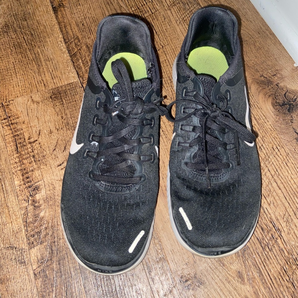 Womens Black Nike Free Run Sneakers size 7-7.5